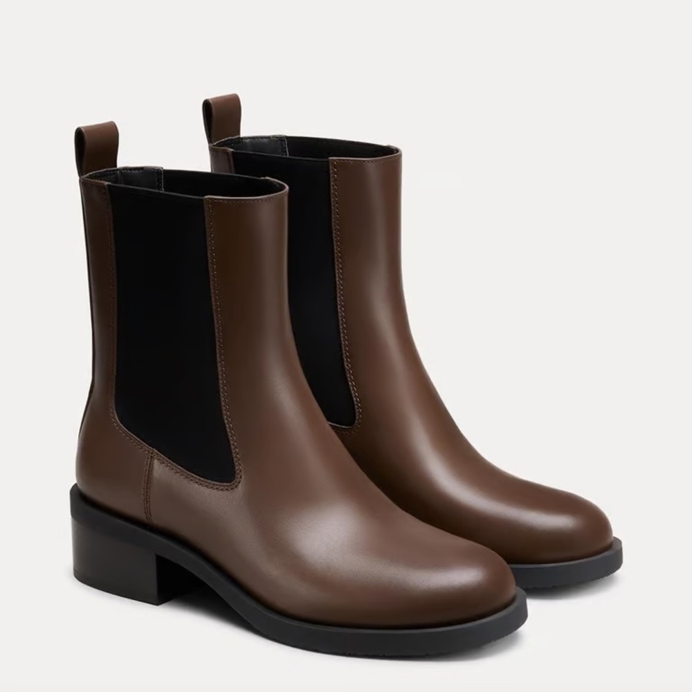 NWT- Stuart Weitzman ‘Sully’ Chelsea bootie